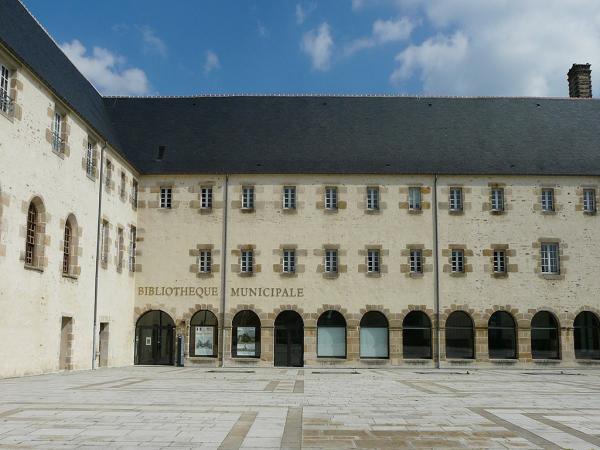 vue extérieure de l'entrée de la bibliothèque