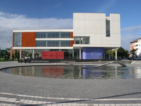 vue extérieure de l'ensemble de la bibliothèque