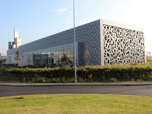 vue extérieure de l'entrée de la bibliothèque