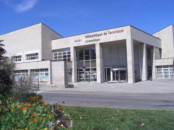 vue extérieure de la médiathèque