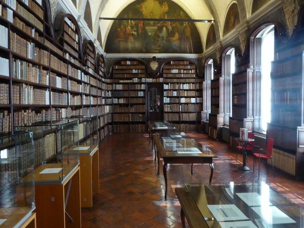 vue d'une salle de la bibliothèque