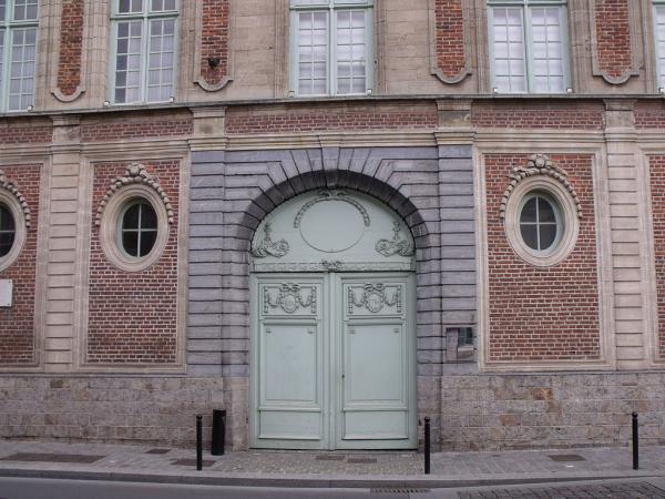 vue extérieure de l'entrée de la bibliothèque