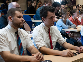 les étudiants de l'Enssib au sein de son amphithéâtre