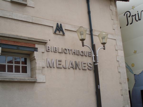 détail de la façade de la bibliothèque