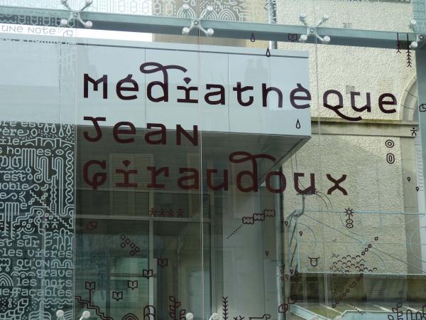 vue de l'extérieur de la médiathèque