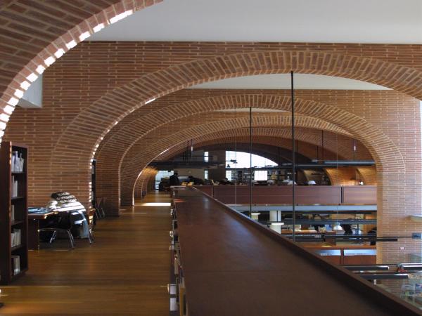 vue de l'intérieur: mezzanine de la bibliothèque