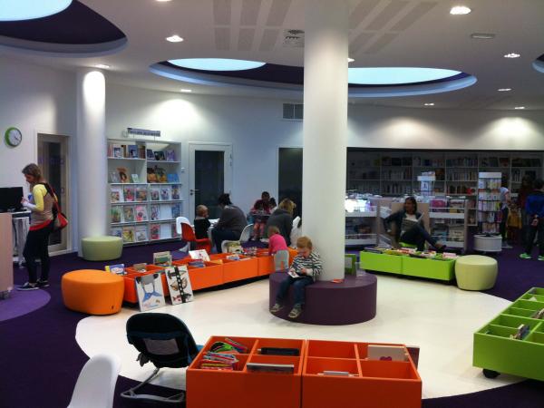 vue de l'espace jeunesse de la bibliothèque