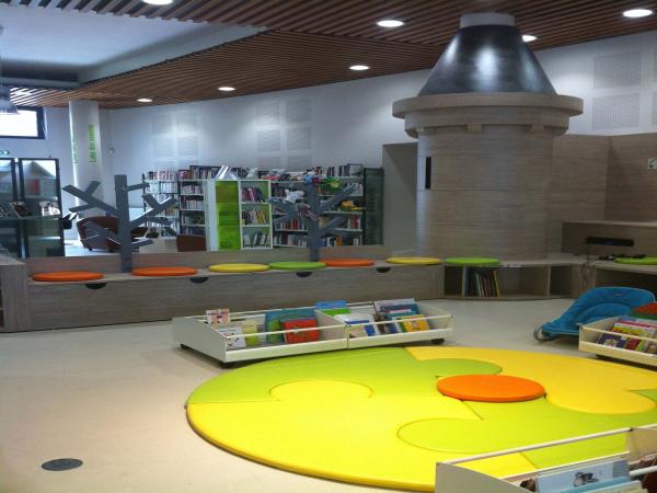vue de l'espace jeunesse de la bibliothèque
