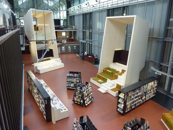vue de l'espace revues de la médiathèque