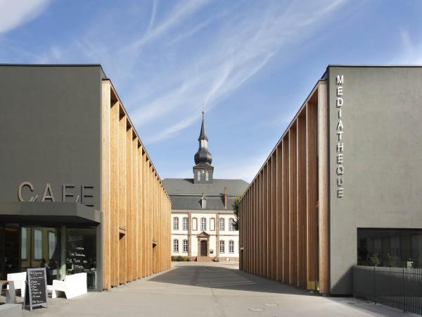 vue extérieure de l'ensemble de la médiathèque