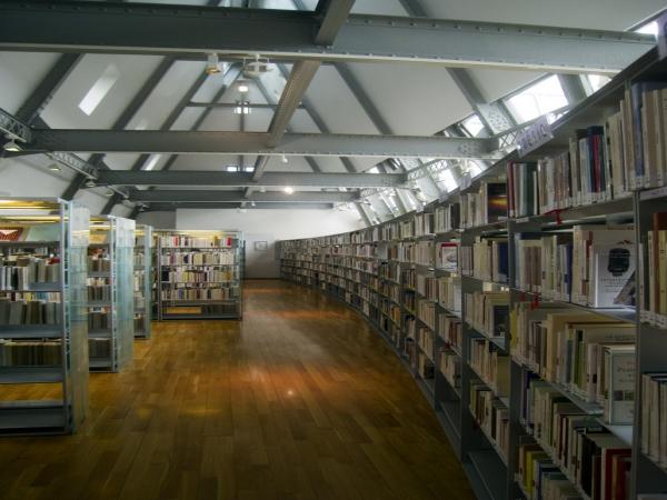 vue de l'espace roman de la médiathèque