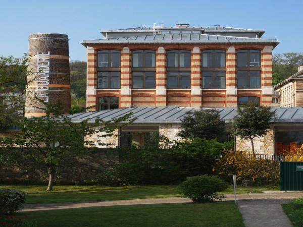 vue extérieure de l'entrée de la bibliothèque