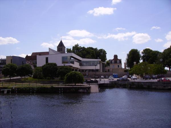 vue extérieure de l'ensemble de la médiathèque
