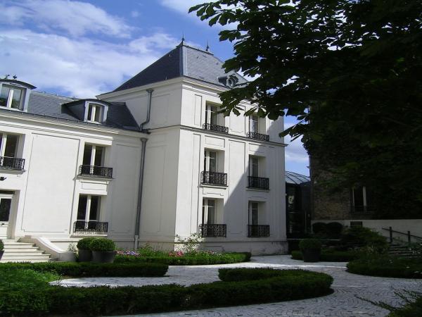 vue de l'extérieur de la cour de la médiathèque