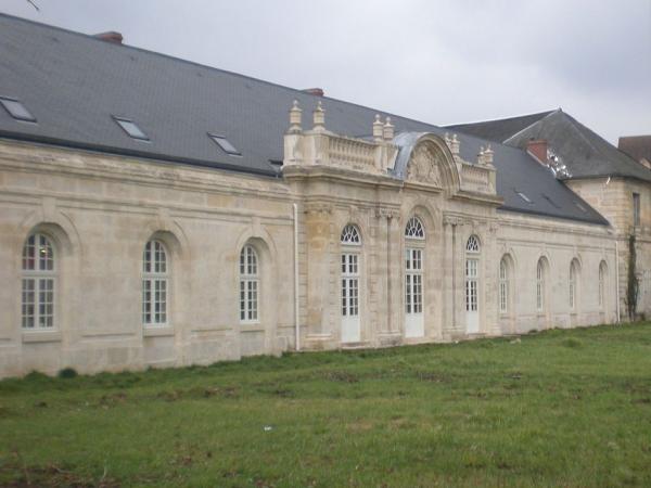 vue extérieure de la façade arrière de la médiathèque