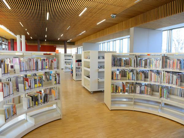 vue de la salle de lecture de la bibliothèque