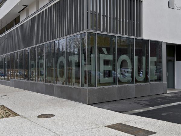 vue de l'extérieur de la bibliothèque