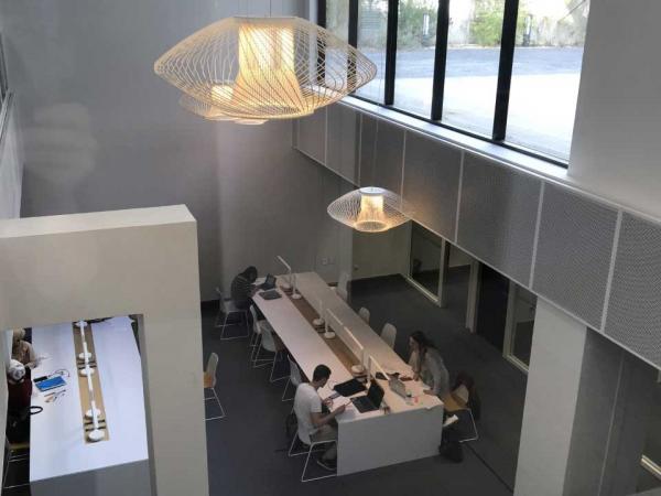 vue sur l’espace de travail de la bibliothèque