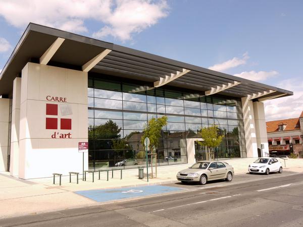 vue extérieure de l'entrée de la bibliothèque