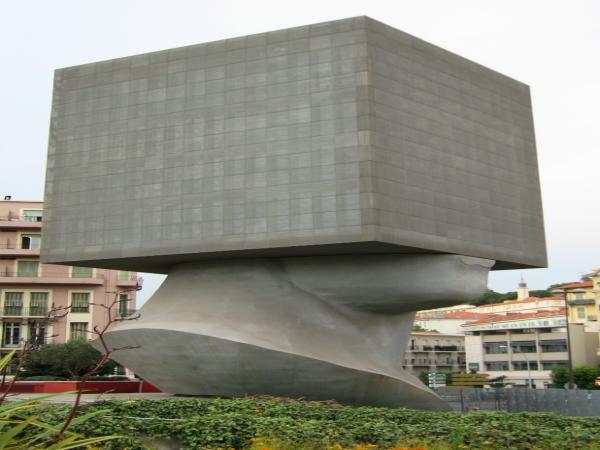 vue extérieure de la sculpture de la bibliothèque