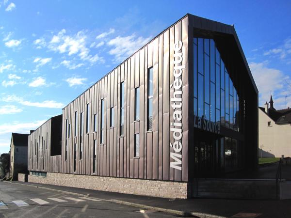 vue extérieure de l'ensemble de la médiathèque