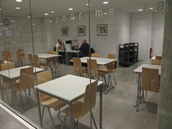 vue d'une salle de travail de la bibliothèque