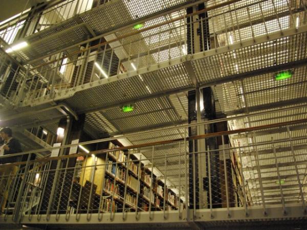 vue du magasin central de la bibliothèque