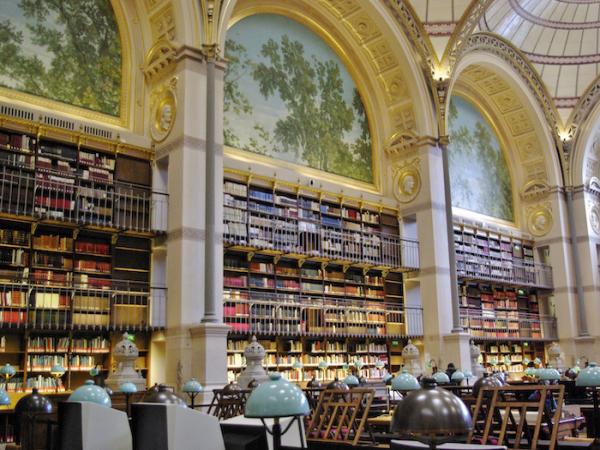 vue de la salle de travail de la bibliothèque