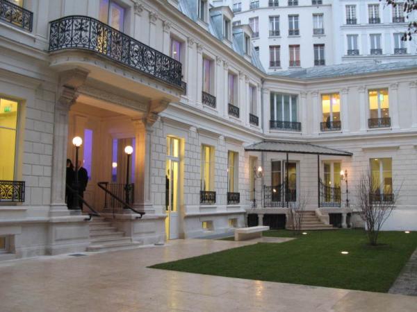 vue extérieure de l'entrée de la bibliothèque