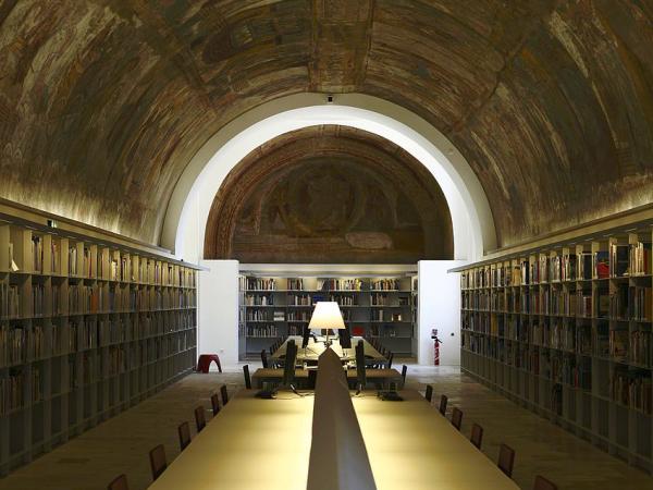 vue d'une salle de lecture de la bibliothèque