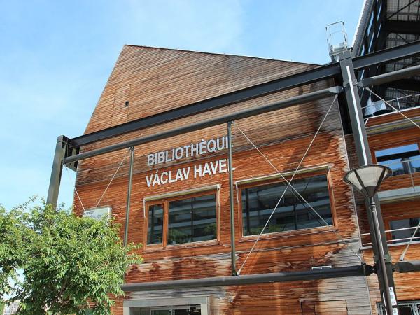 vue extérieure de la façade de la bibliothèque