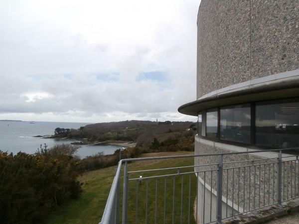  Vue de la façade Sud-Est de la bibliothèque 