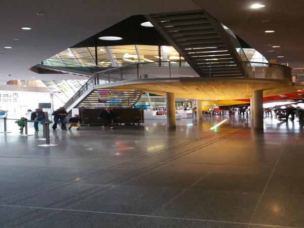 vue du hall de la bibliothèque