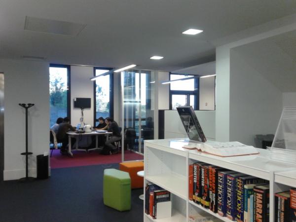 vue d'un espace de travail du learning centre