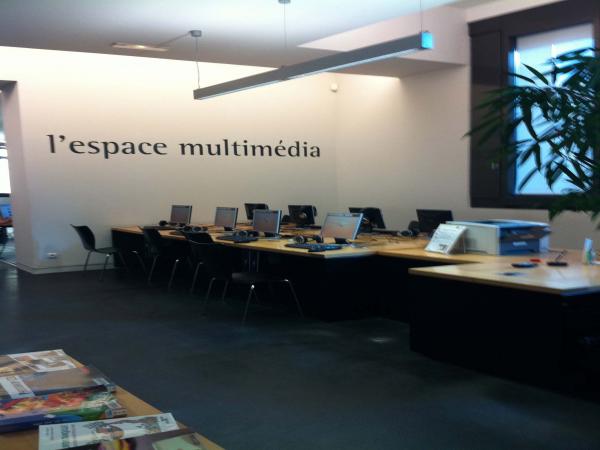 vue de l'espace multimédia de la médiathèque